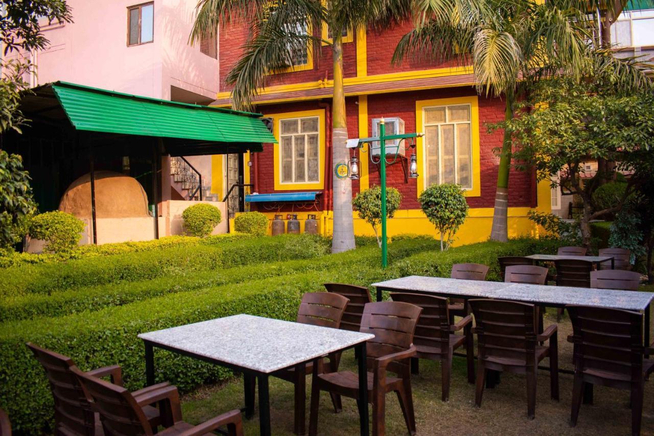 Mvt Guesthouse & Restaurant Rishikesh Exterior photo