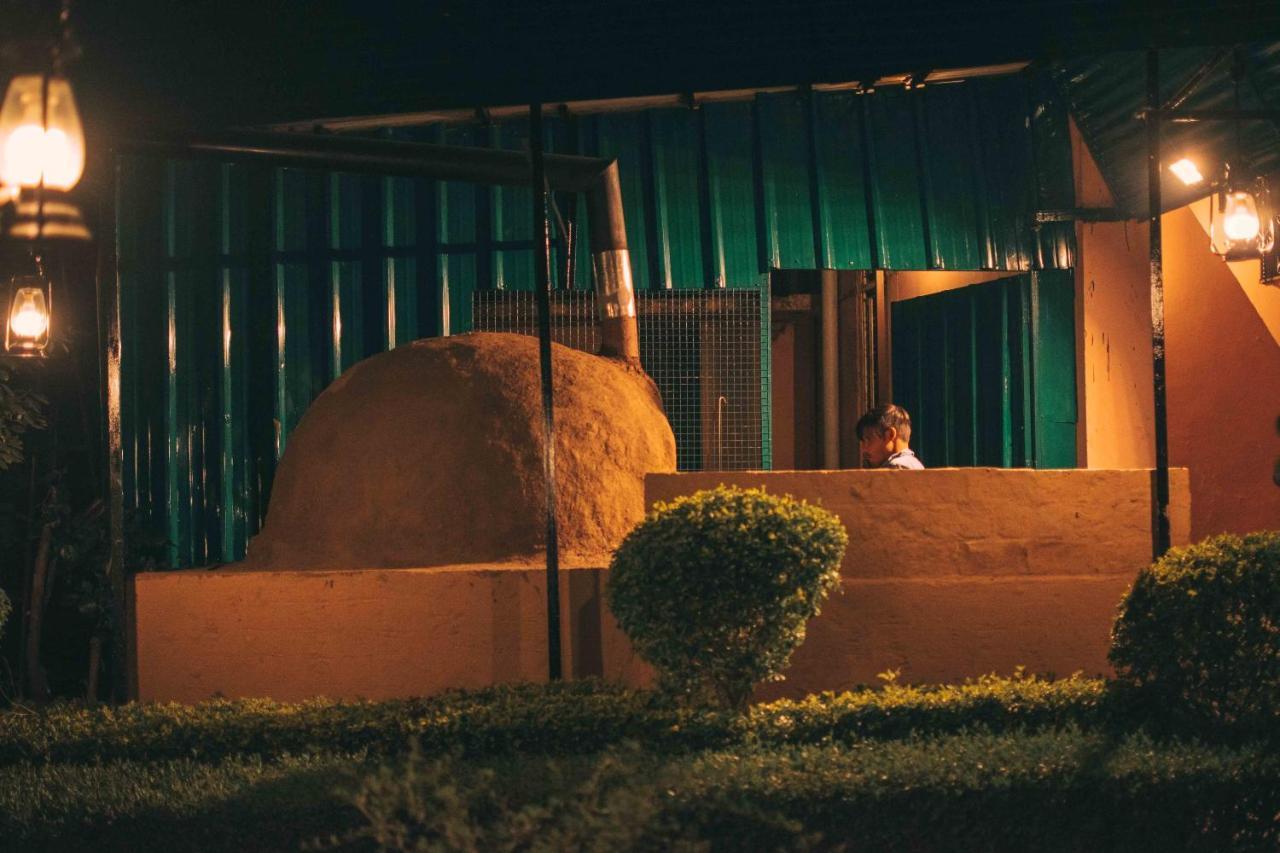 Mvt Guesthouse & Restaurant Rishikesh Exterior photo