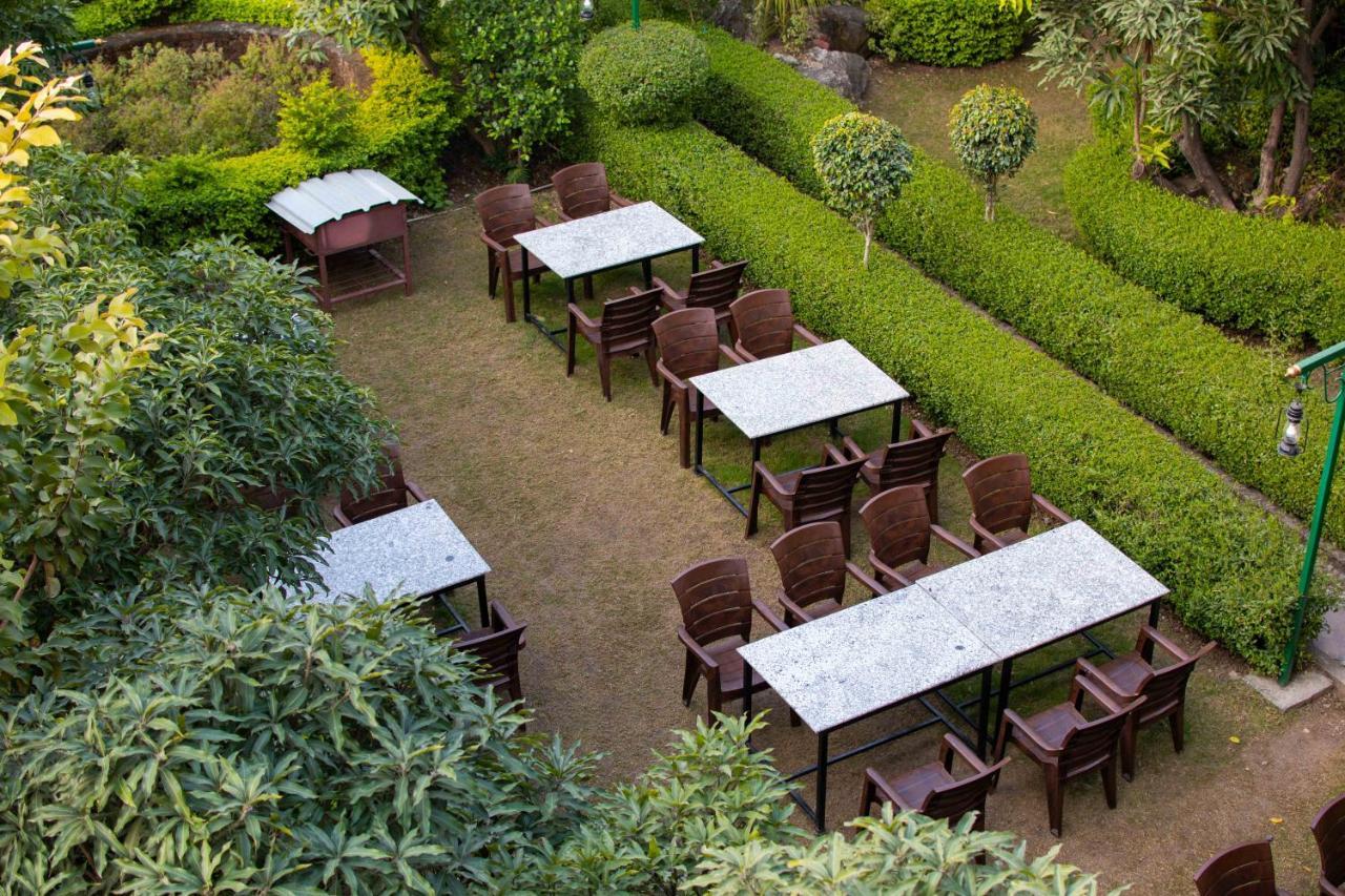 Mvt Guesthouse & Restaurant Rishikesh Exterior photo